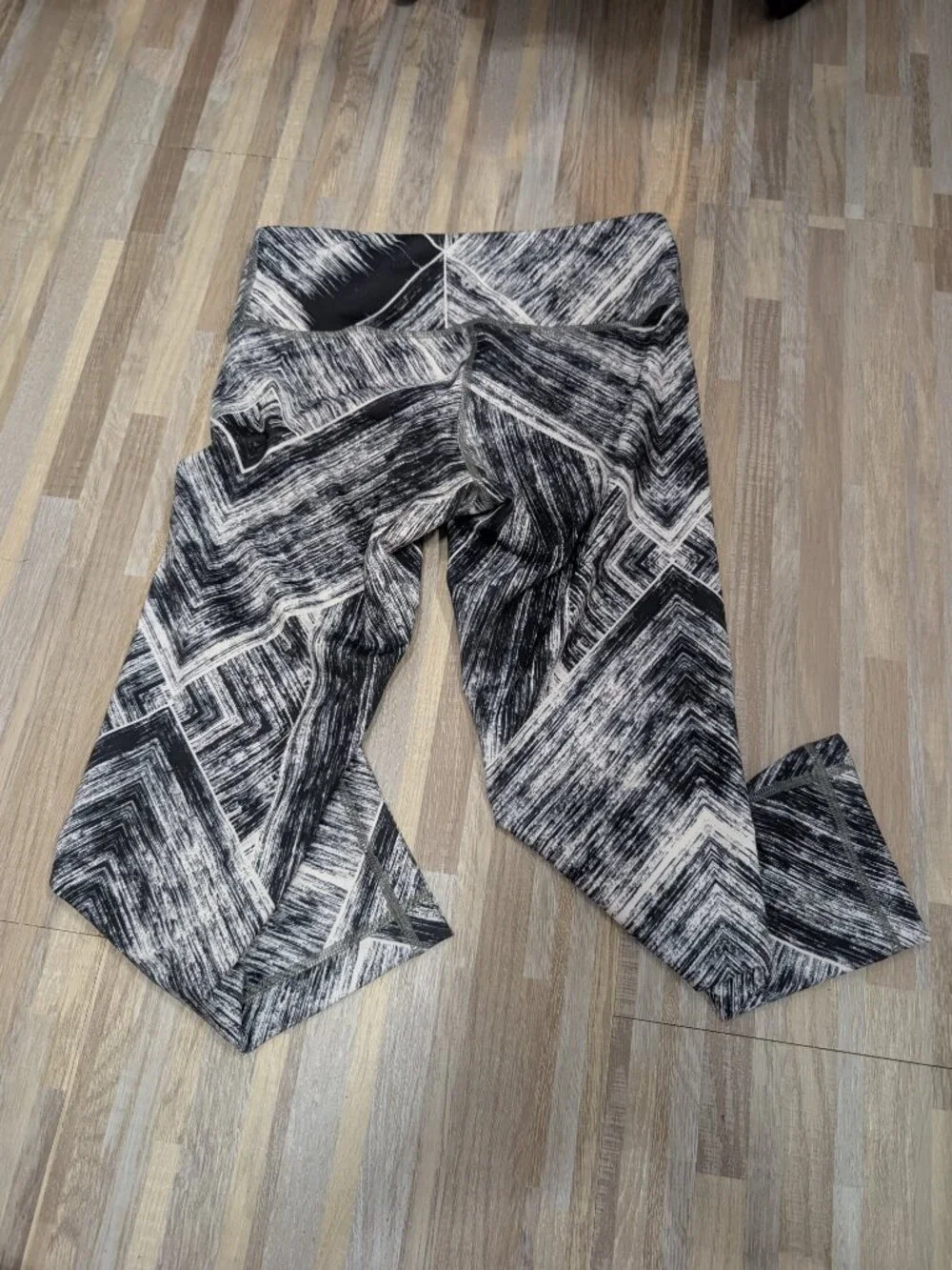 Lululemon Women's Wunder Under Crop II Black & White Athletic Leggings Size 6
